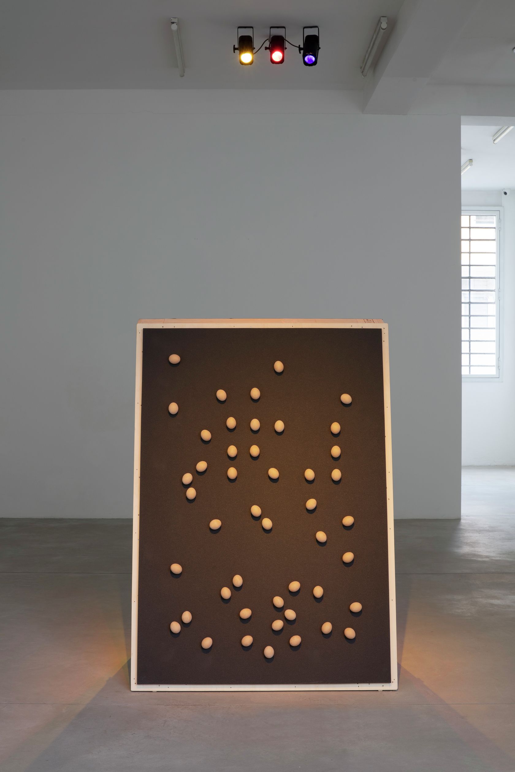 Gabriel Kuri, Untitled off-on, 2021