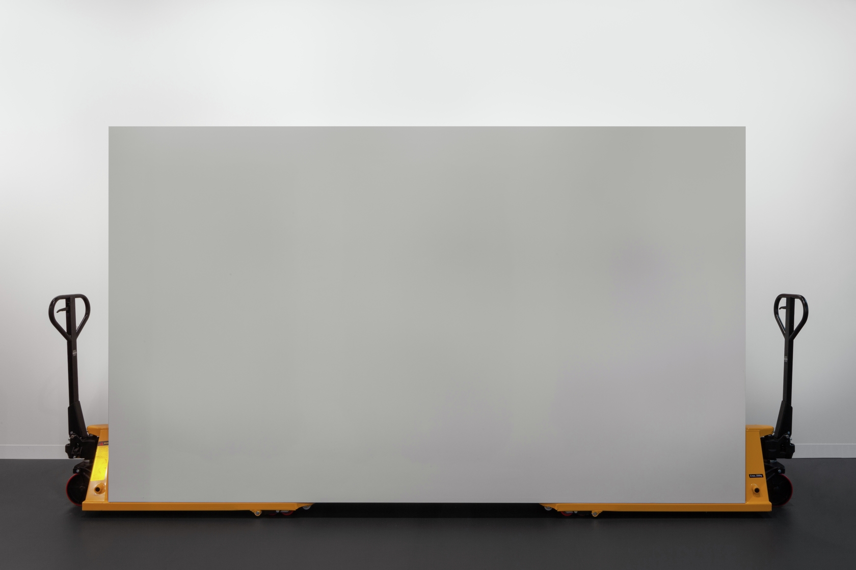 Gabriel Sierra, How to control the view of a room any kind of days IV, 2019