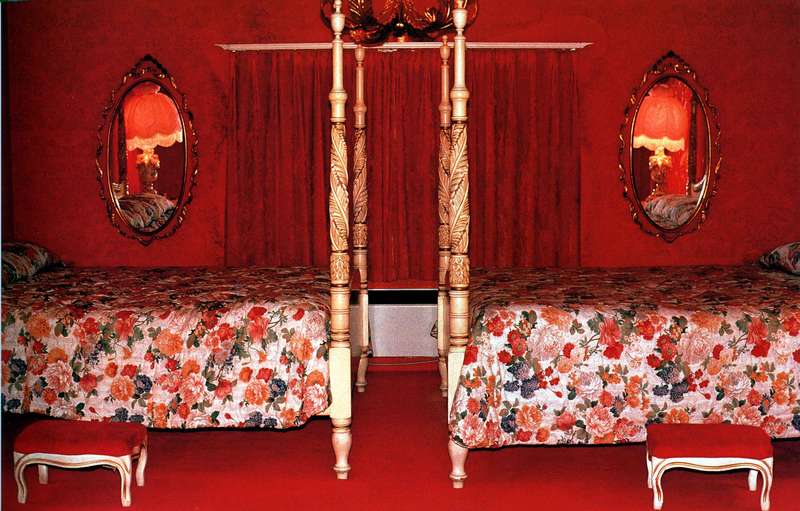 Jeff Burton, Untitled #63(red motel room), 1997
