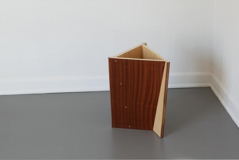 Martino Gamper, Cestino (triangolo), 2011